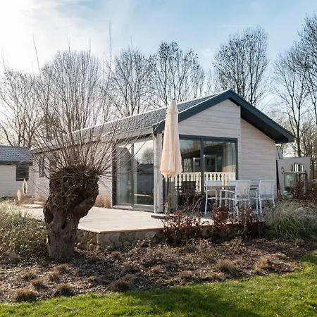 Aan De Maas 홀리데이파크 *