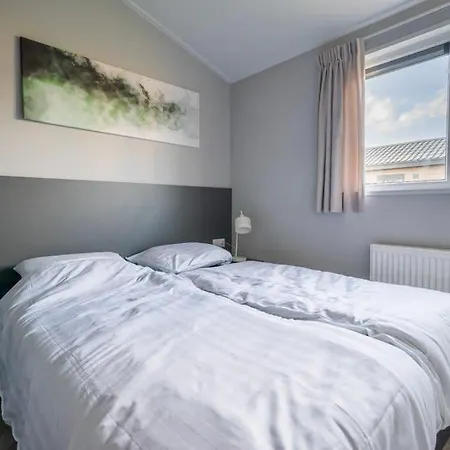 Aan De Maas 홀리데이파크 *