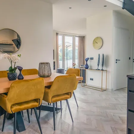 Aan De Maas Parco vacanze *