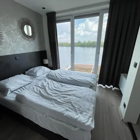 Aan De Maas Parco vacanze *